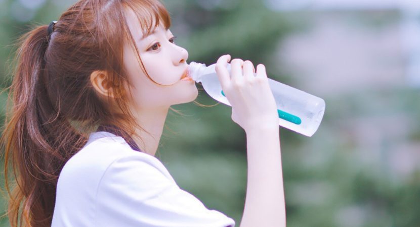 Uống bao nhiêu nước mỗi ngày để hỗ trợ kiểm soát cân nặng?